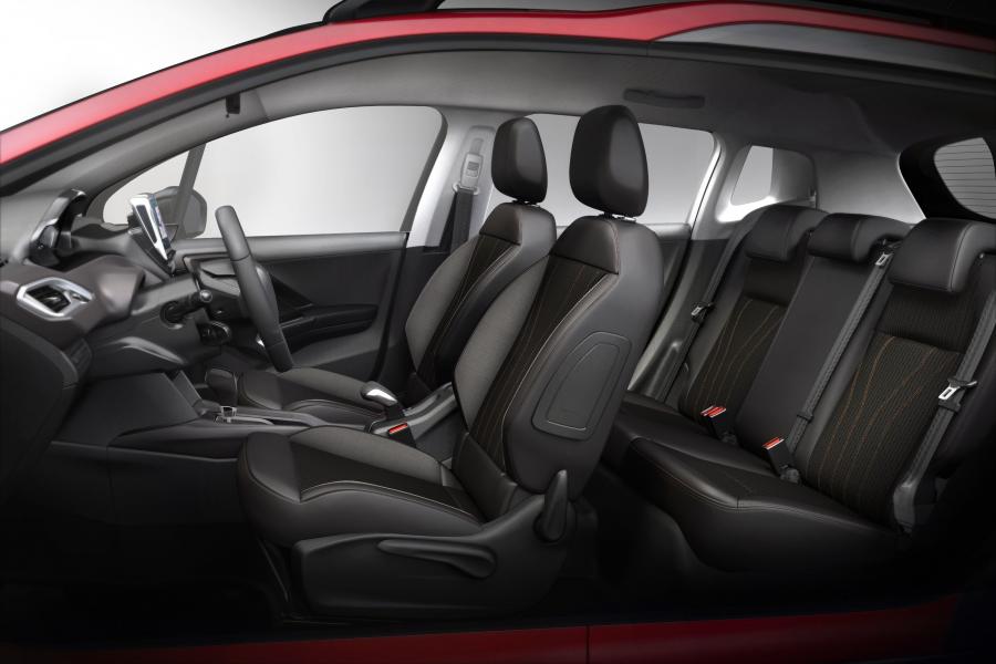 Интерьер Peugeot 2008 2019 года  (LA) (фото 5 из 14)